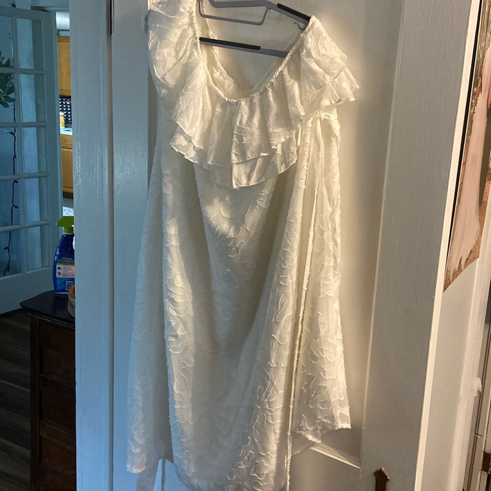 White one shoulder dress with belt EUC